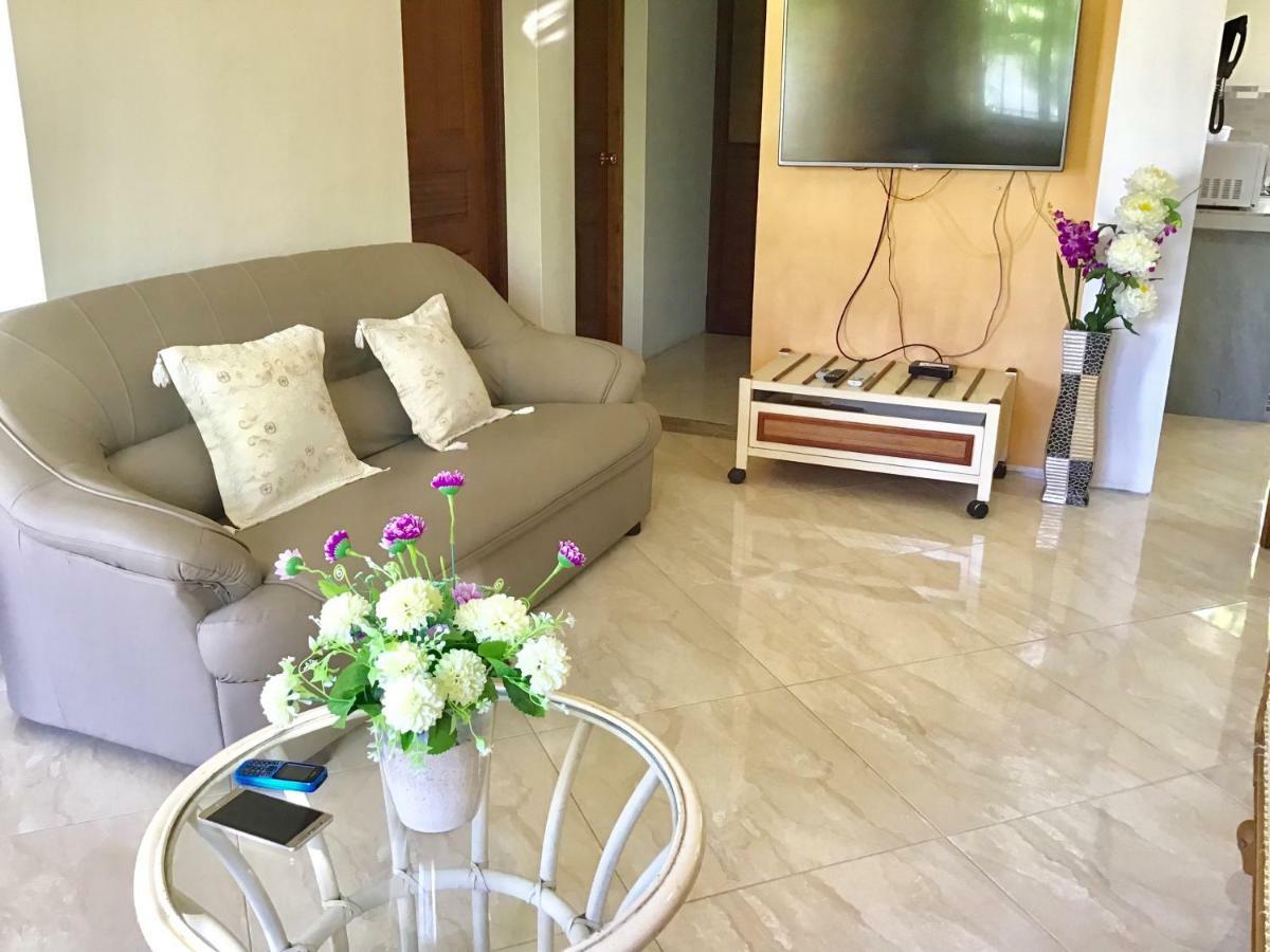 Cardamon Villa Is A 2 Bedroom With 1 Bathroom And Seperate Toilet Detached House With Ac And Swimming Pool , 5 Minutes Walk From Flic En Flac Public Beach 외부 사진