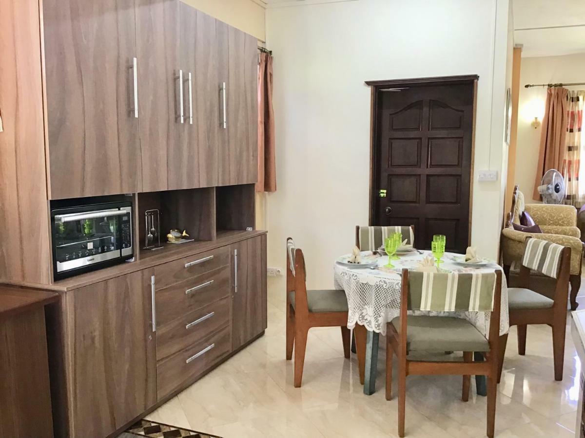 Cardamon Villa Is A 2 Bedroom With 1 Bathroom And Seperate Toilet Detached House With Ac And Swimming Pool , 5 Minutes Walk From Flic En Flac Public Beach 외부 사진