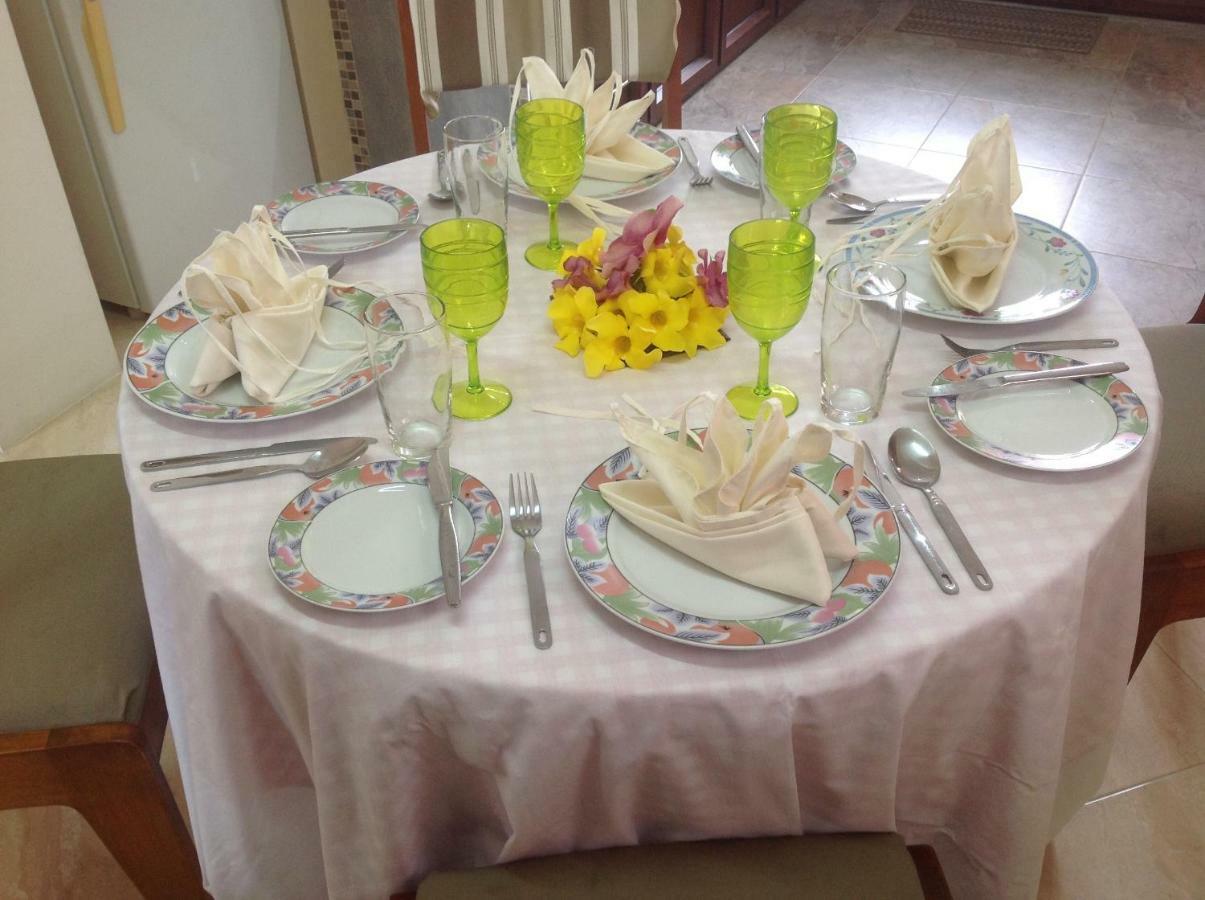 Cardamon Villa Is A 2 Bedroom With 1 Bathroom And Seperate Toilet Detached House With Ac And Swimming Pool , 5 Minutes Walk From Flic En Flac Public Beach 외부 사진