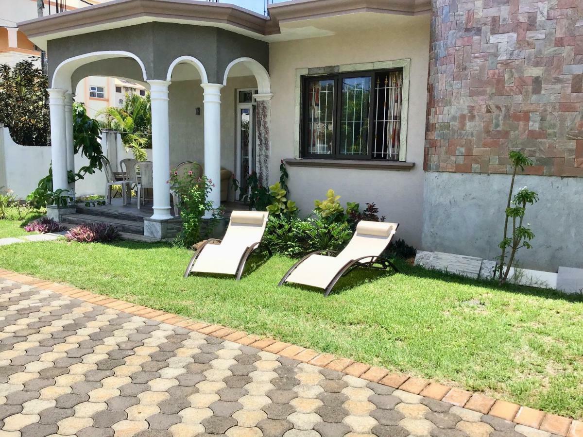 Cardamon Villa Is A 2 Bedroom With 1 Bathroom And Seperate Toilet Detached House With Ac And Swimming Pool , 5 Minutes Walk From Flic En Flac Public Beach 외부 사진