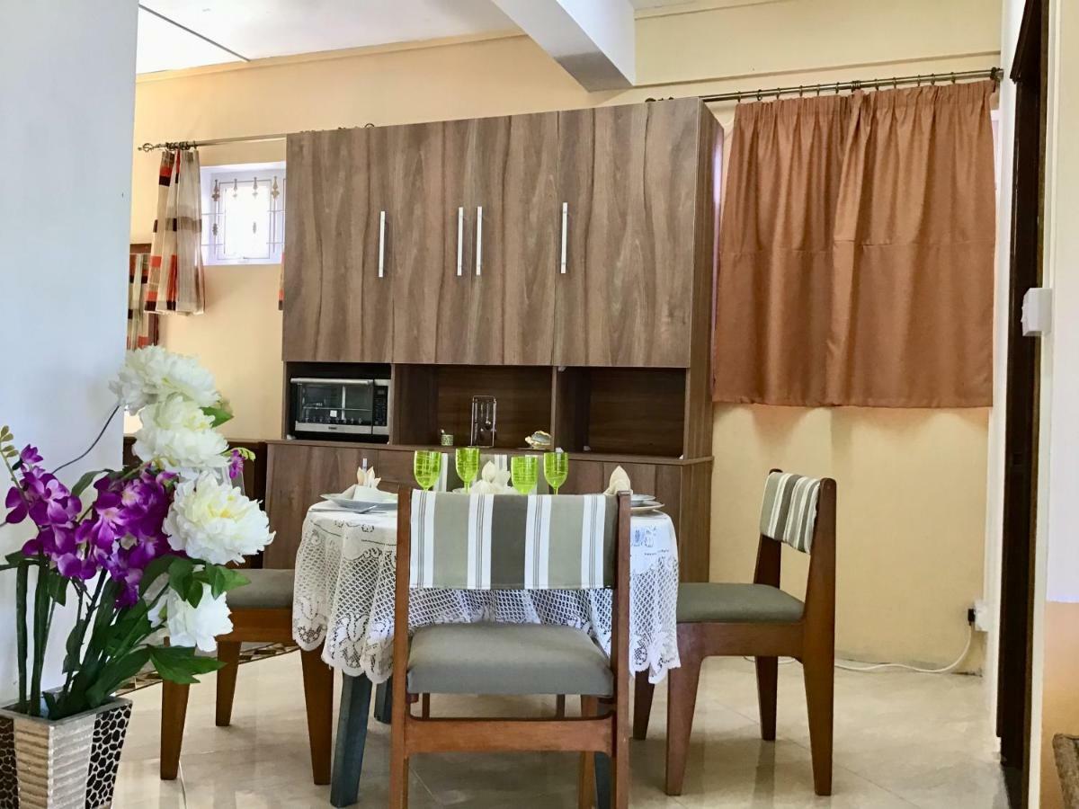 Cardamon Villa Is A 2 Bedroom With 1 Bathroom And Seperate Toilet Detached House With Ac And Swimming Pool , 5 Minutes Walk From Flic En Flac Public Beach 외부 사진