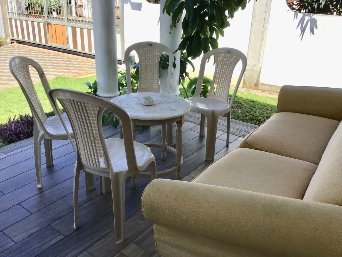 Cardamon Villa Is A 2 Bedroom With 1 Bathroom And Seperate Toilet Detached House With Ac And Swimming Pool , 5 Minutes Walk From Flic En Flac Public Beach 외부 사진